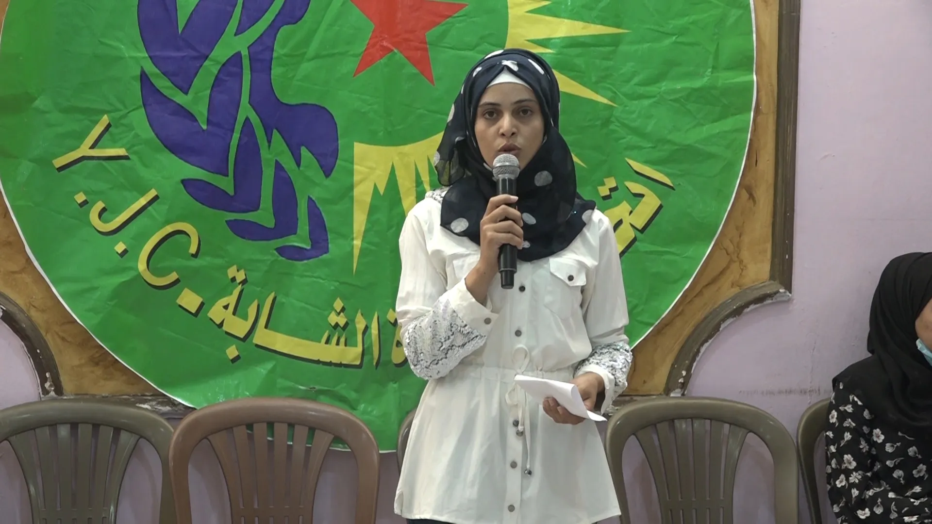 "بأيدي المرأة الشابة نصنع الحاضر والمستقبل".. اتحاد المرأة الشابة في الطبقة يقيم معرضاً للرسم