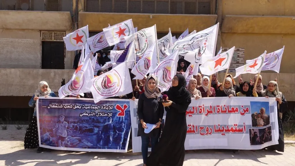 من أمام الملعب الذي شهد على جرائم داعش بحق الإيزيديات.. تجمع نساء زنوبيا يستذكر شهداء مجزرة شنكال