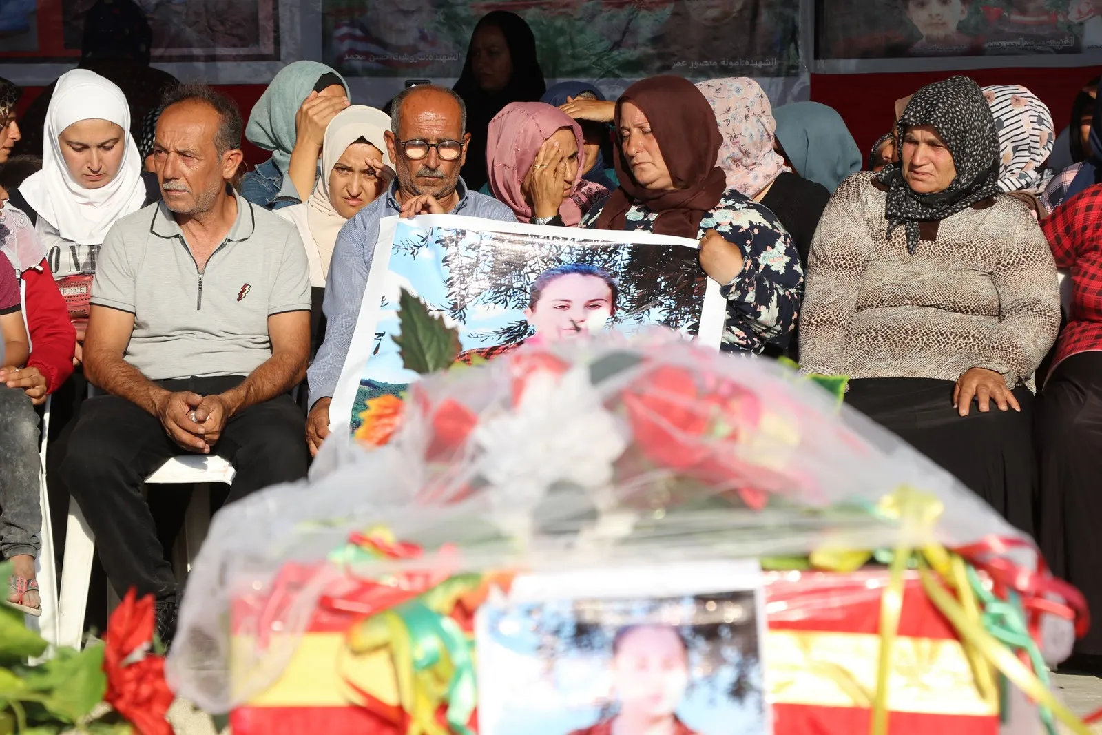 المئات من أهالي إقليم عفرين يودعون الشهيدة فهيمة رشو