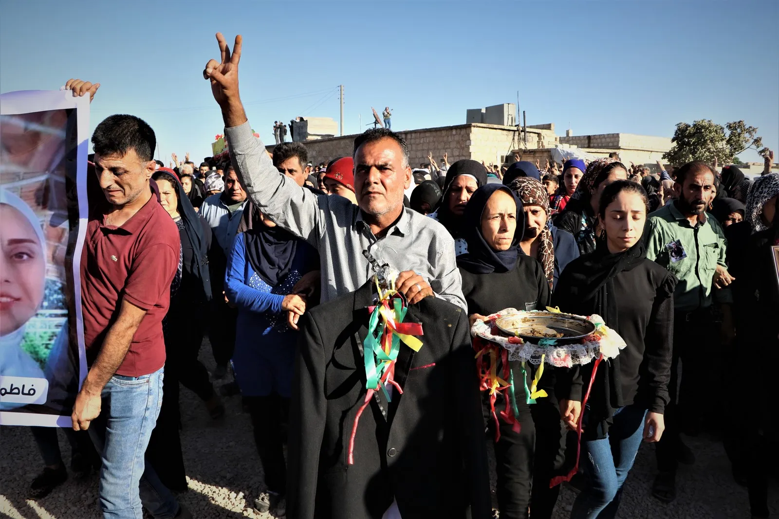 أهالي إقليم عفرين يشيعون جثامين شهداء قصف مسيرة الاحتلال التركي لتل رفعت