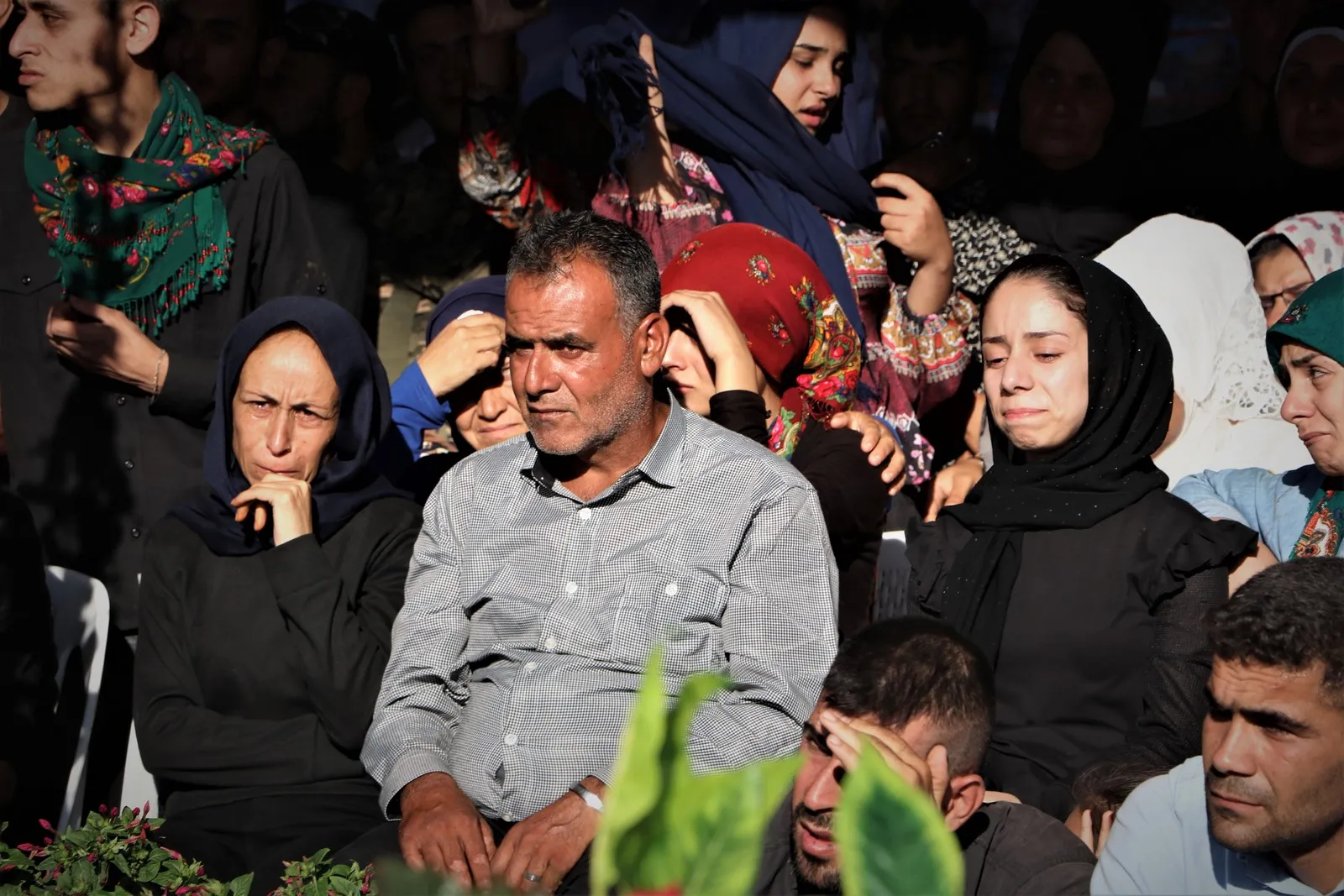 أهالي إقليم عفرين يشيعون جثامين شهداء قصف مسيرة الاحتلال التركي لتل رفعت