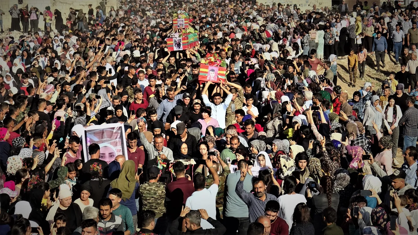 أهالي إقليم عفرين يشيعون جثامين شهداء قصف مسيرة الاحتلال التركي لتل رفعت
