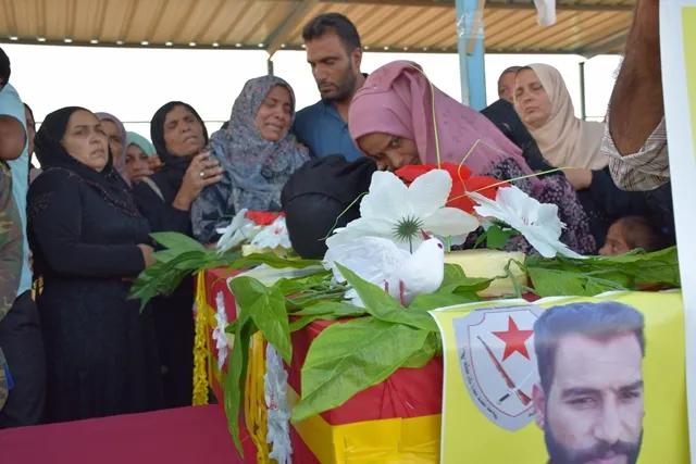 في مراسم التشييع.. قسد تعاهد على الانتقام لدماء شهدائها
