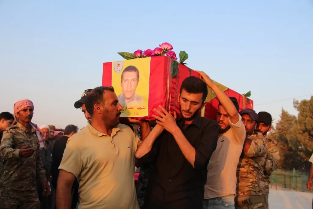 تراب منبج يحتضن جثمان الشهيد أحمد حج علي  