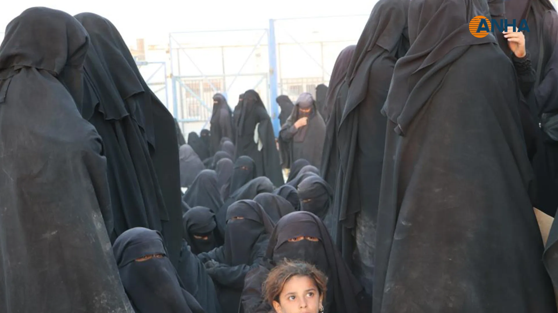 بالفيديو والصور حصيلة اليوم الثالث لحملة "الانسانية والامن" في مخيم الهول
