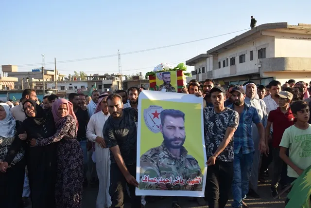 في مراسم التشييع.. قسد تعاهد على الانتقام لدماء شهدائها