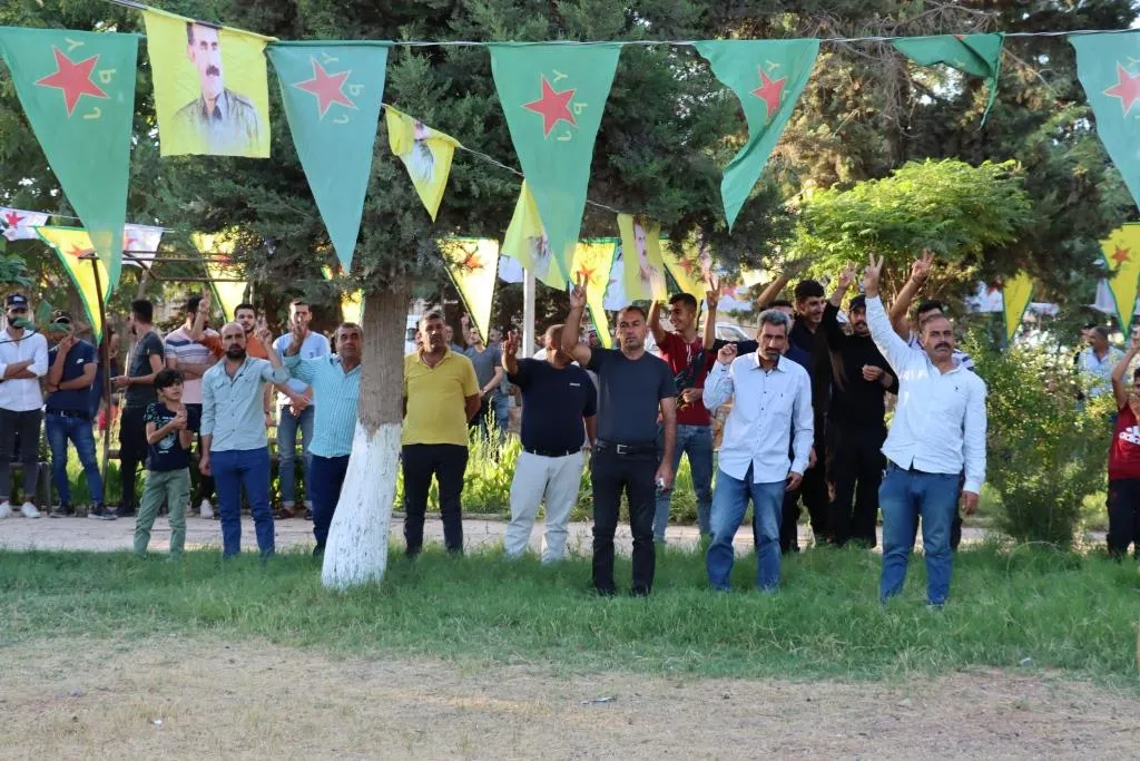 أهالي شمال وشرق سوريا يحتفلون بالذكرى السنوية لقفزة 15 آب