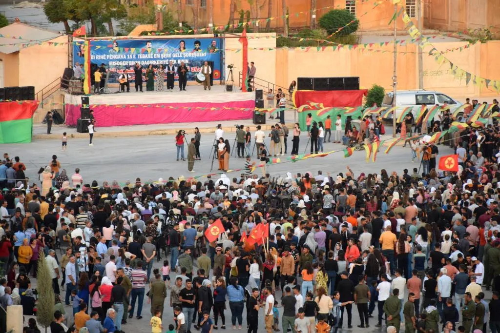 أهالي شمال وشرق سوريا يحتفلون بالذكرى السنوية لقفزة 15 آب