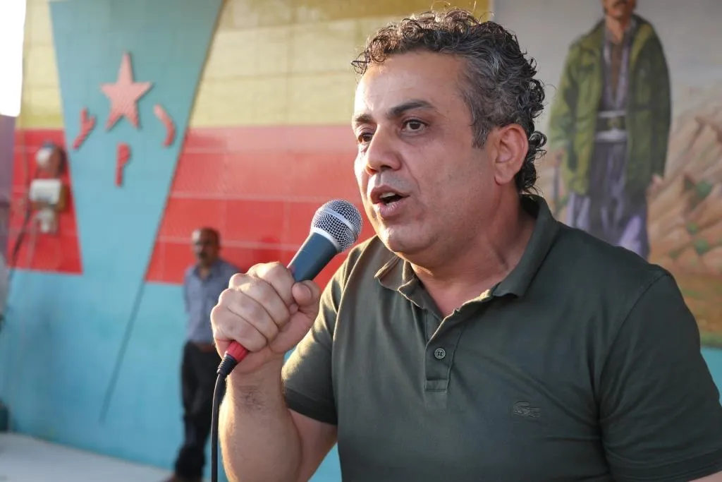 أهالي قامشلو في مراسم الشهيدين باور وأديب: لن نتراجع خطوة للوراء وسننتقم لشهدائنا