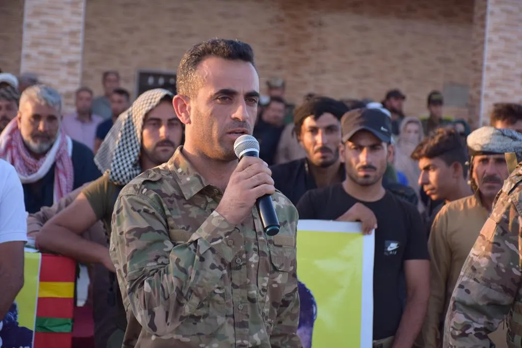 الأهالي يشيعون جثمان الشهيد ماهر العزبة إلى مثواه الأخير