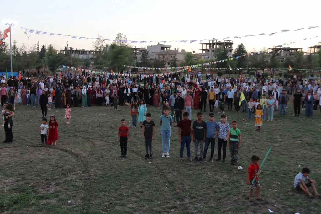أهالي شمال وشرق سوريا يحتفلون بالذكرى السنوية لقفزة 15 آب