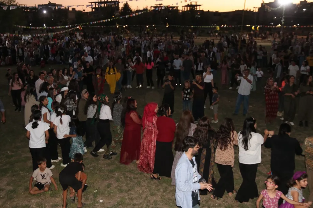 أهالي شمال وشرق سوريا يحتفلون بالذكرى السنوية لقفزة 15 آب