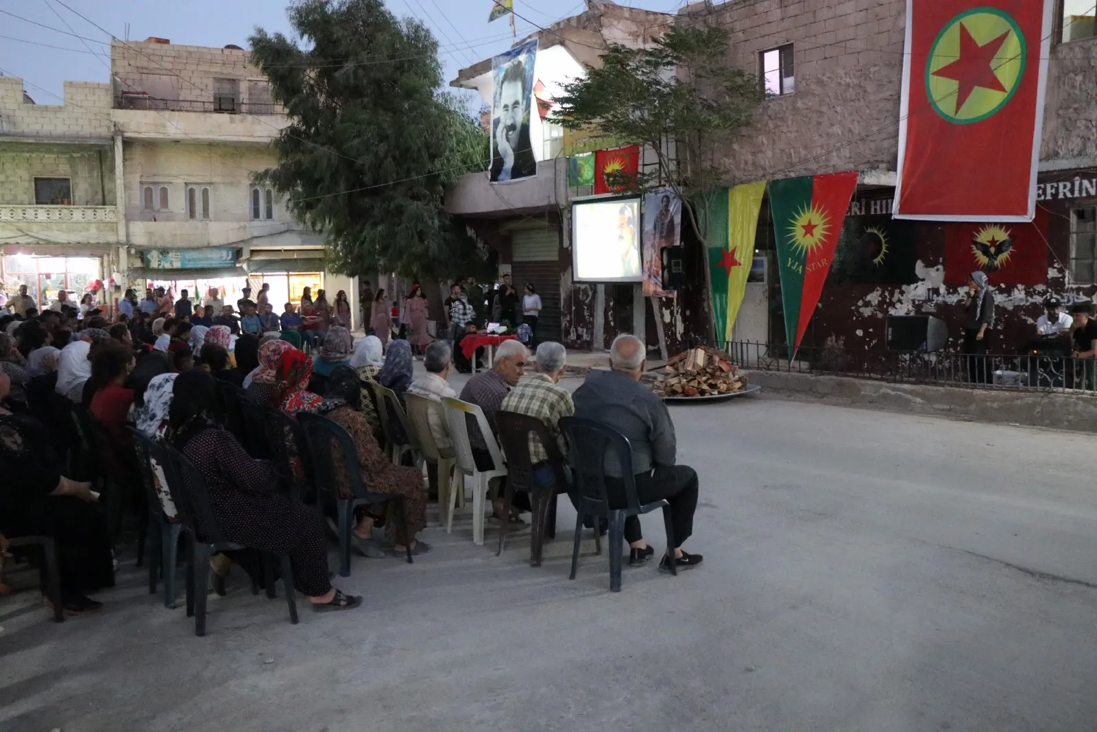 أهالي حلب يحتفلون بالذكرى الـ38 لقفزة الـ15 من آب