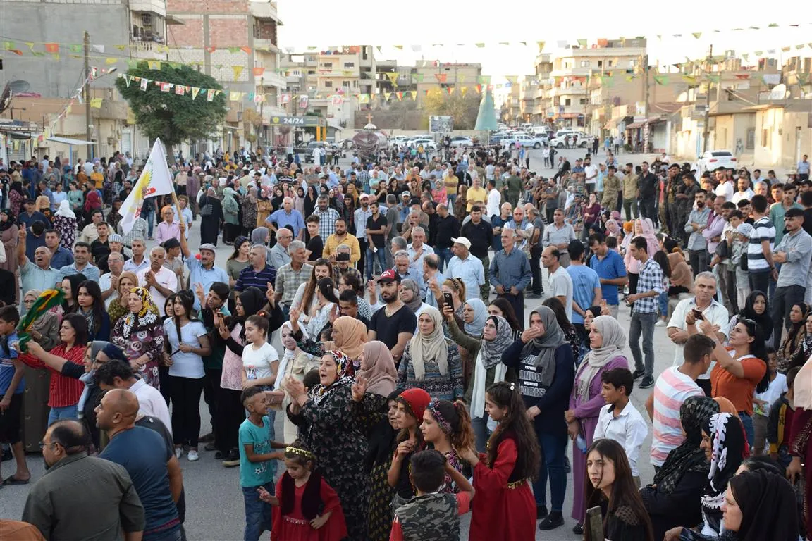 أهالي شمال وشرق سوريا يحتفلون بالذكرى السنوية لقفزة 15 آب