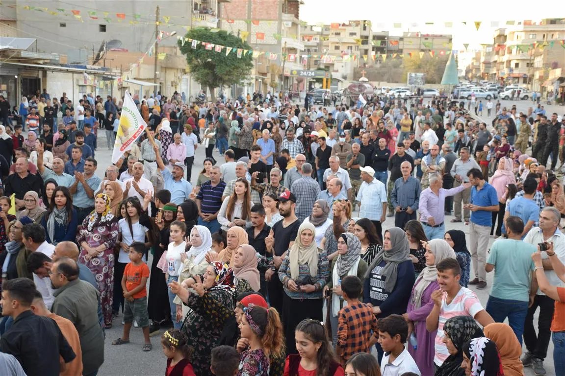 أهالي شمال وشرق سوريا يحتفلون بالذكرى السنوية لقفزة 15 آب