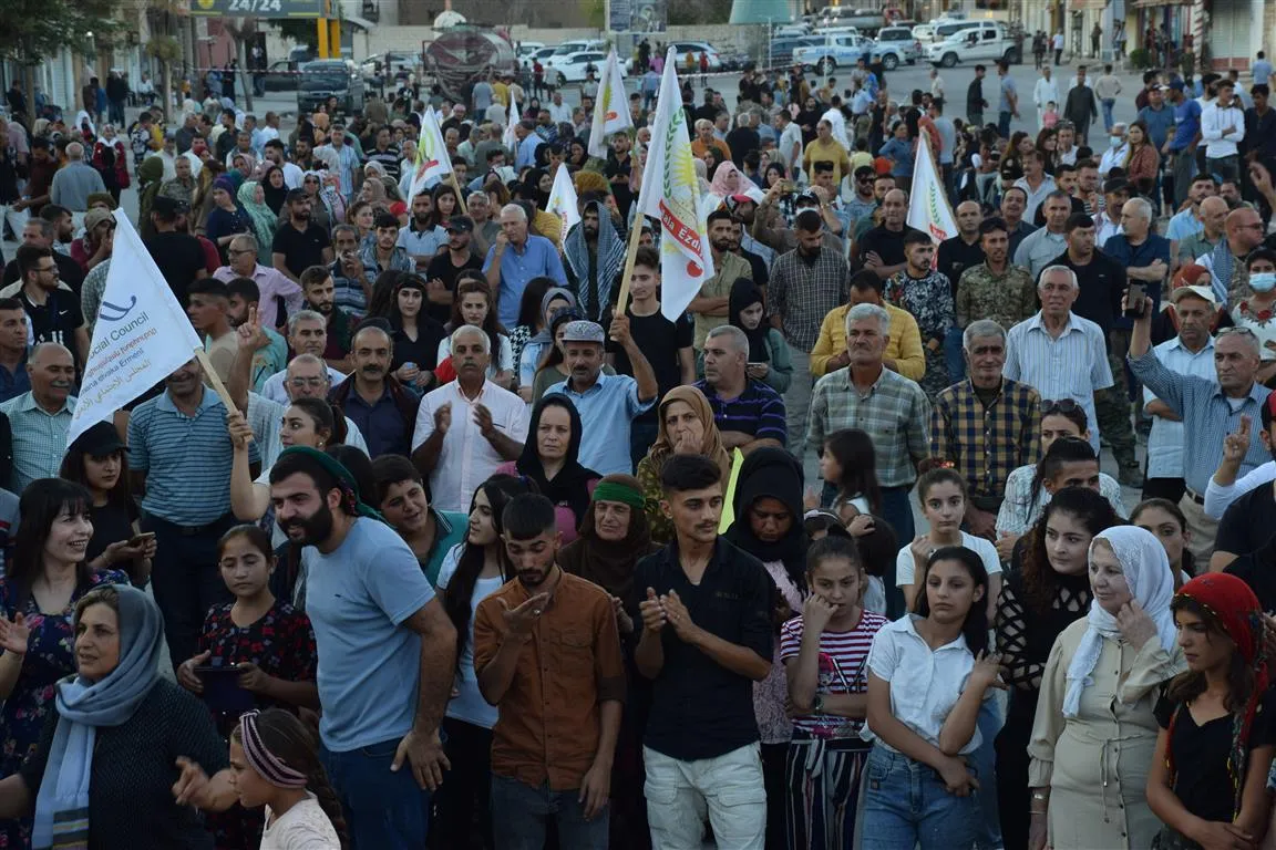 أهالي شمال وشرق سوريا يحتفلون بالذكرى السنوية لقفزة 15 آب