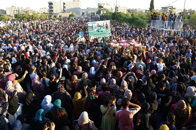 أهالي قامشلو وعامودا يشيعون جثامين شهداء حي الصناعة إلى مثواهم الأخير