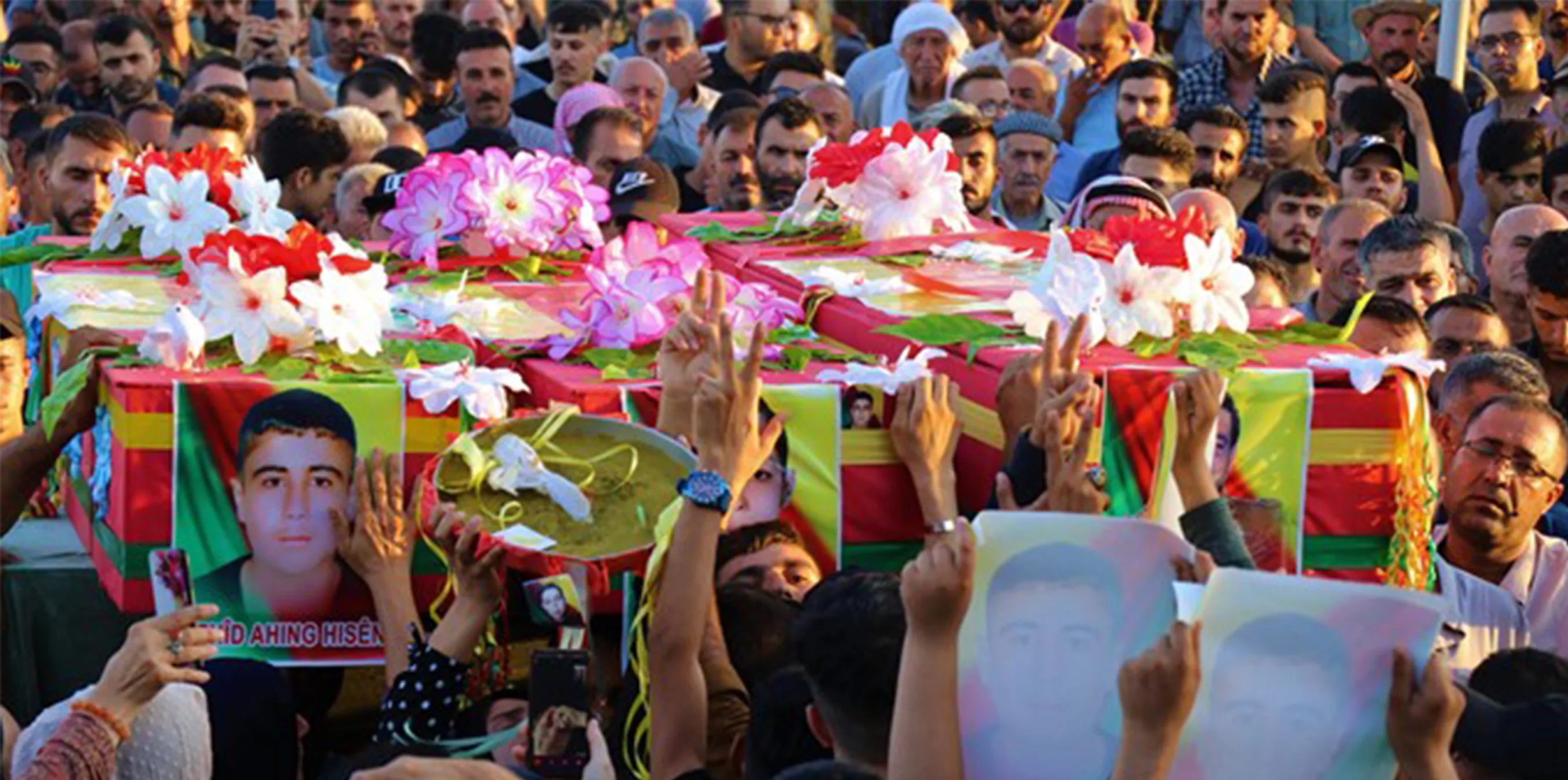 أهالي قامشلو وعامودا يشيعون جثامين شهداء حي الصناعة إلى مثواهم الأخير