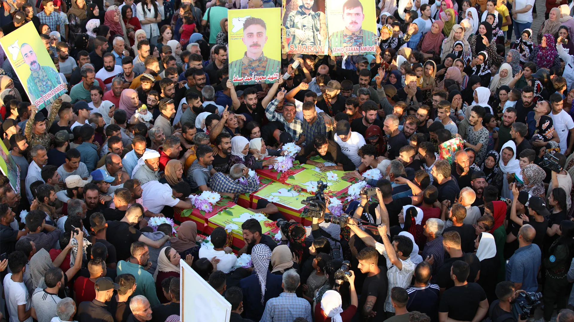 ​​​​​​​أهالي عامودا يشيعون جثامين شهداء قرية سنجق سعدون