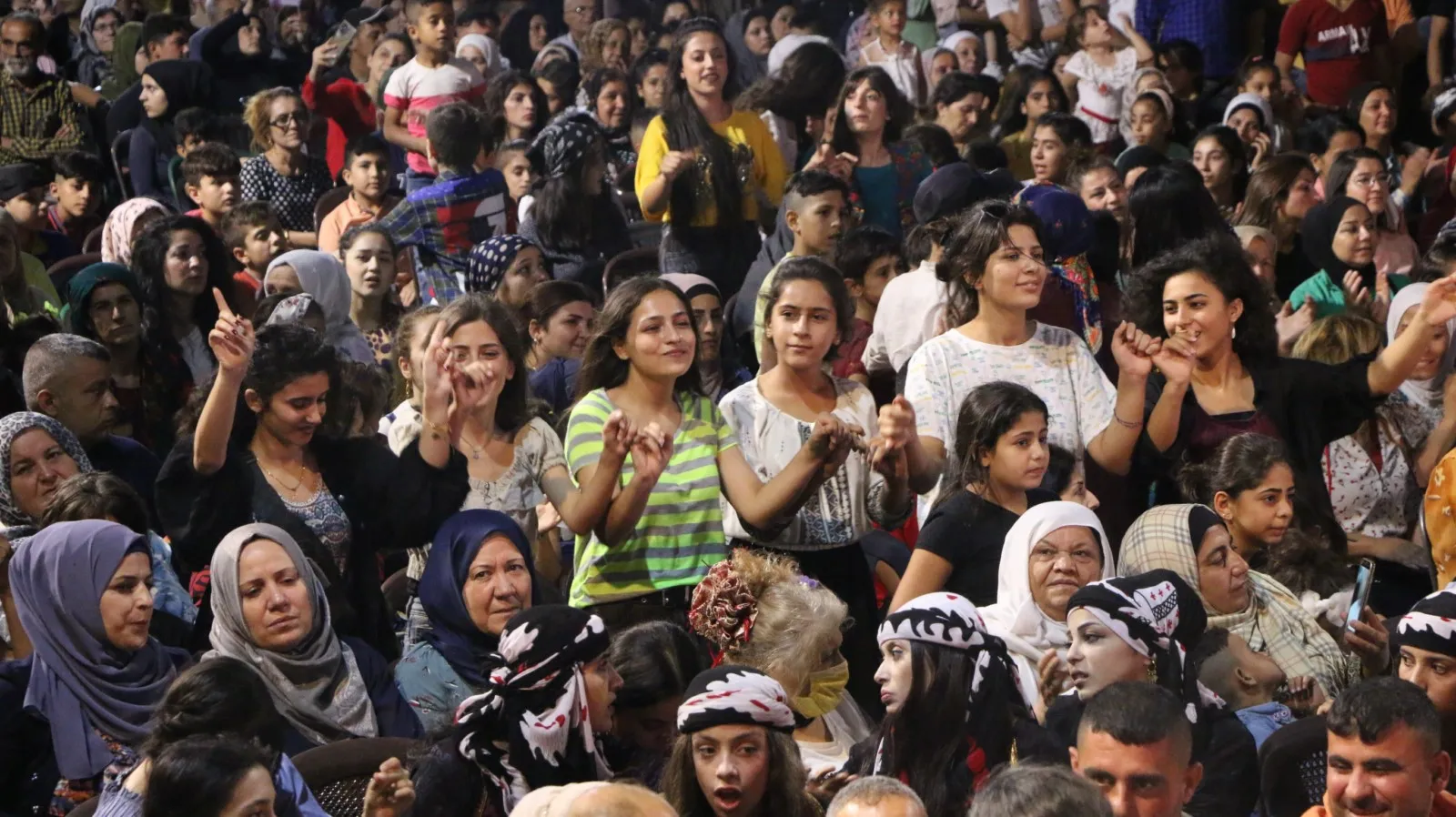 ​​​​​​​في يومه الثاني...مهرجان الشهيدة برجم يستمر بتقديم عروض فنية