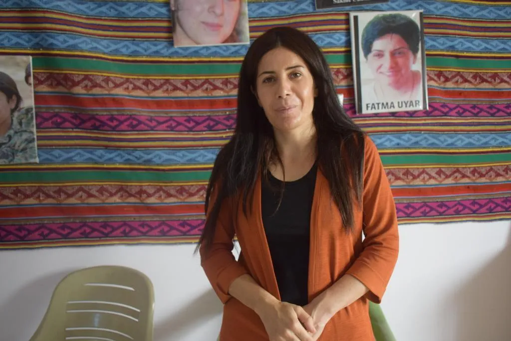 ​​​​​​​ابنة الشهيدة الأم أمينة تطالب بالمحاسبة الفورية للعملاء والجواسيس الذين تم القبض عليهم