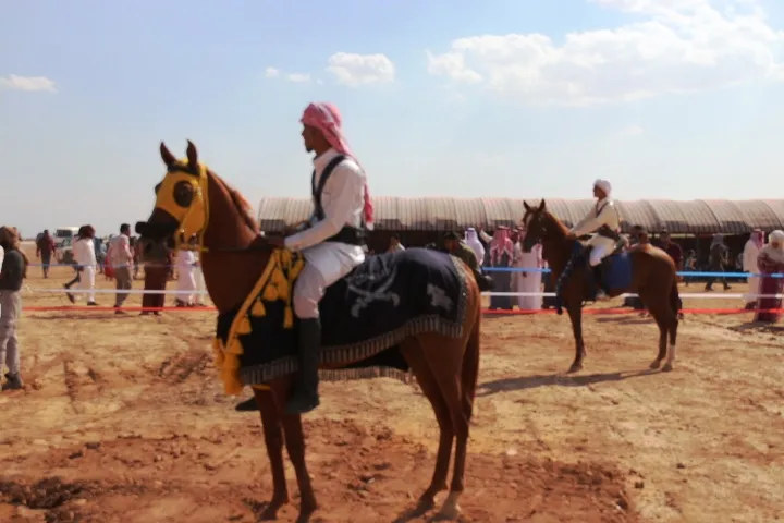 بالصور والفيديو.. عروض فنية فلكلورية تتخلل مهرجان تل أبيض للثقافة والتراث