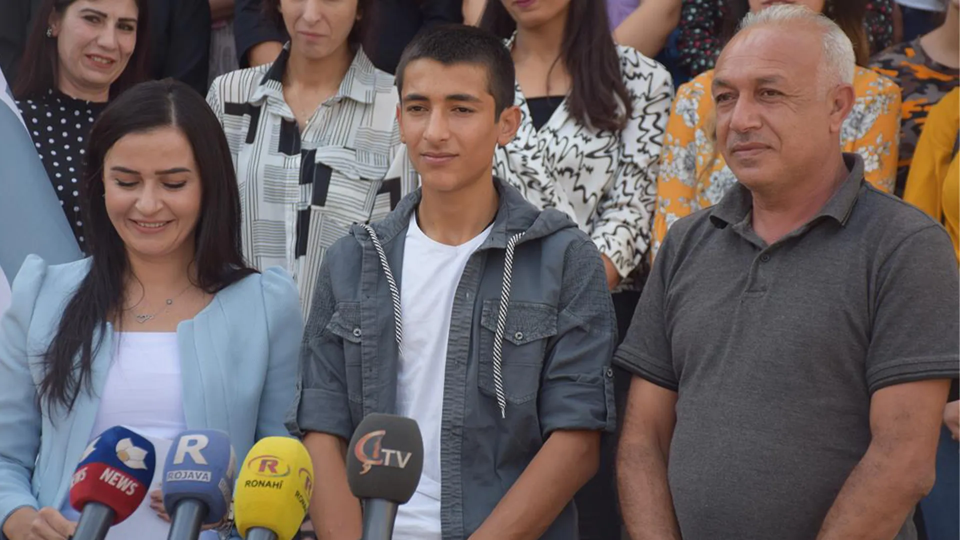 ​​​​​​​الإدارة الذاتية تسلم طفلاً للبيت الإيزيدي لتسهيل عودته إلى ذويه في شنكال