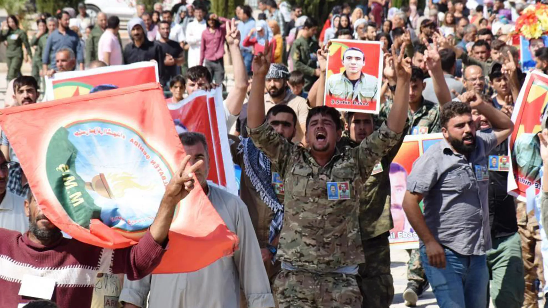 ​​​​​​​تشييع جثمان الشهيد محمود عباس ومراسم تشييع غيابية للشهيد شاهين باهوز في كوباني