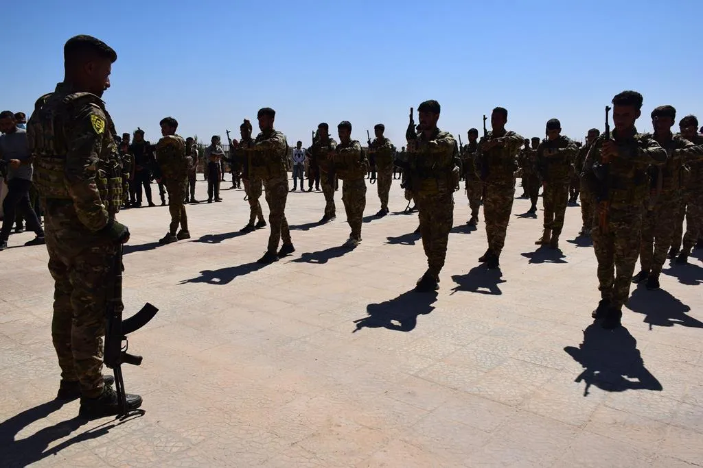​​​​​​​أهالي نواحي كركي لكي وجل آغا وتل كوجر يشيّعون جثمان الشهيد عدي جنيدية إلى مثواه الأخير