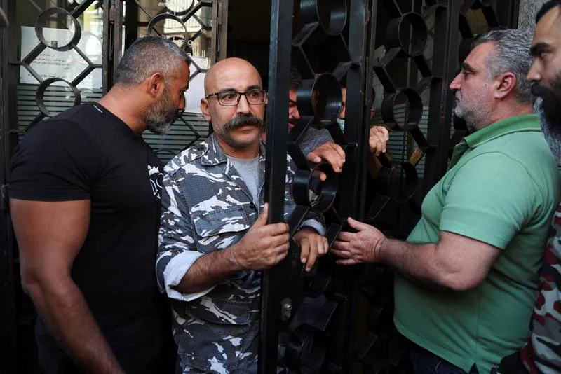 ​​​​​​​بنوك لبنان تغلق أبوابها 3 أيام بعد تزايد "هجمات" المودعين