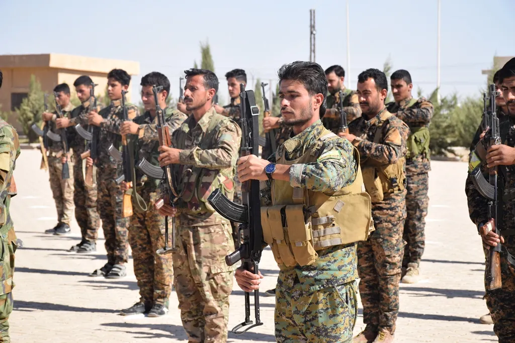 ​​​​​​​أهالي المنطقة الجنوبية في الحسكة يشيّعون جثمان الشهيد أشرف الصلفيج إلى مثواه الأخير
