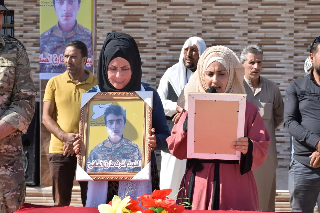 ​​​​​​​أهالي المنطقة الجنوبية في الحسكة يشيّعون جثمان الشهيد أشرف الصلفيج إلى مثواه الأخير