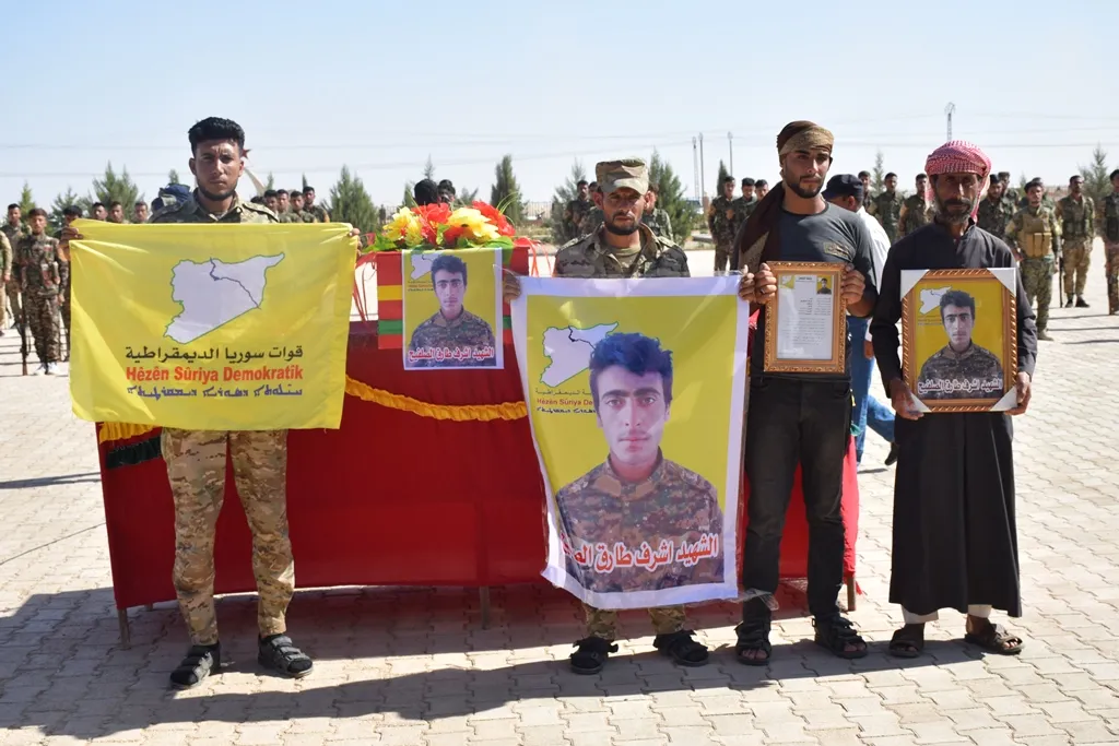 ​​​​​​​أهالي المنطقة الجنوبية في الحسكة يشيّعون جثمان الشهيد أشرف الصلفيج إلى مثواه الأخير