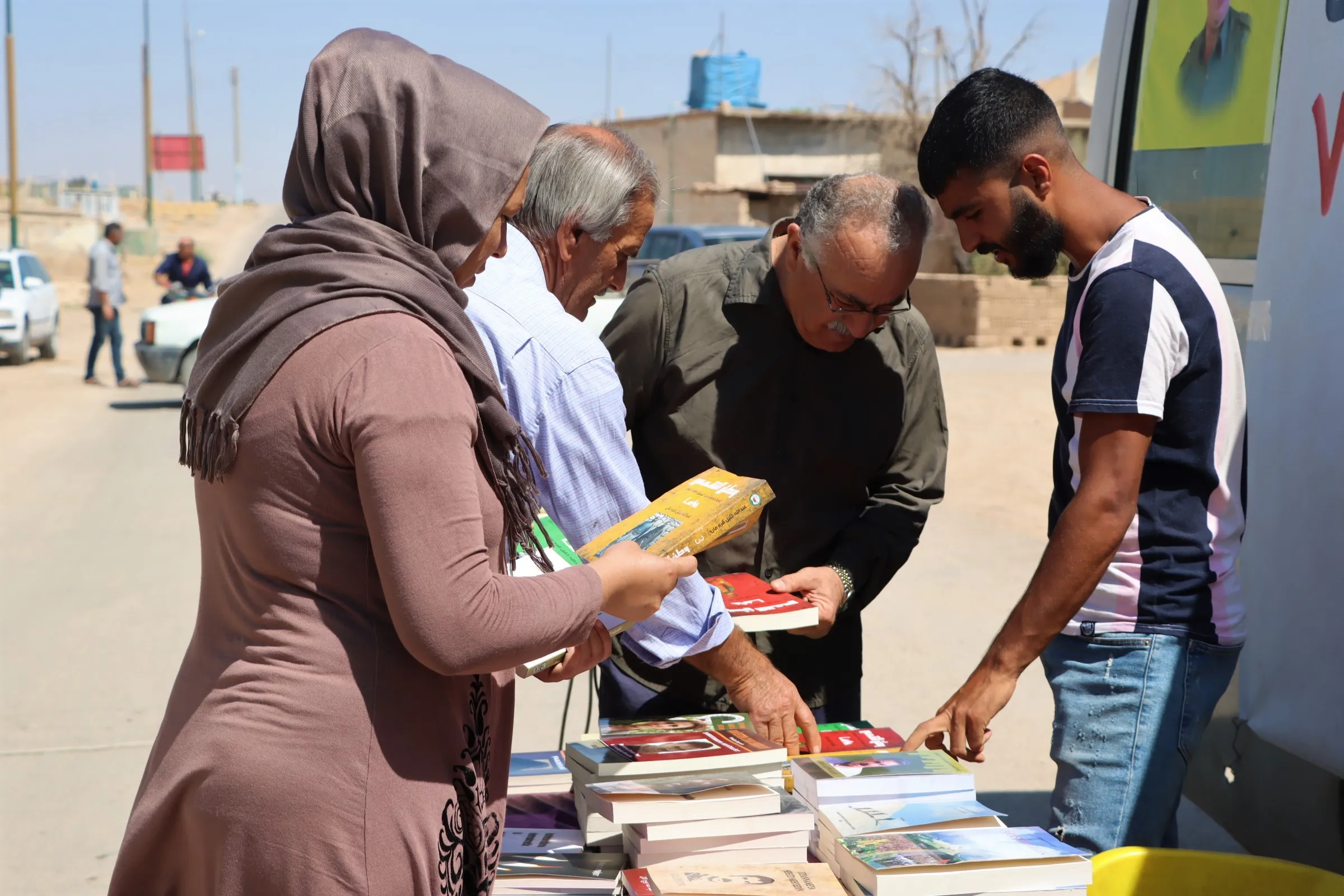 ​​​​​​​للتعريف بفكر القائد أوجلان.. انطلاق فعالية المكتبة الجوالة في قرى قامشلو