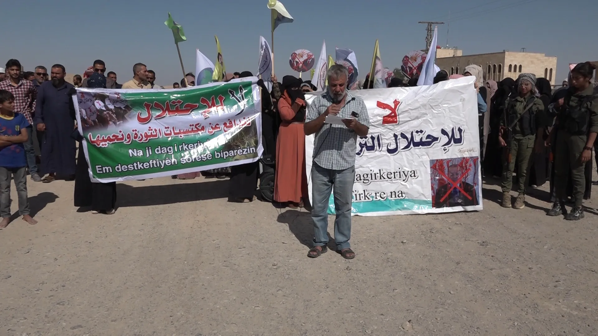 ​​​​​​​أهالي دير الزور يتظاهرون ضد الاحتلال التركي: الهجمات التركية استهداف جماعي لشعوب المنطقة