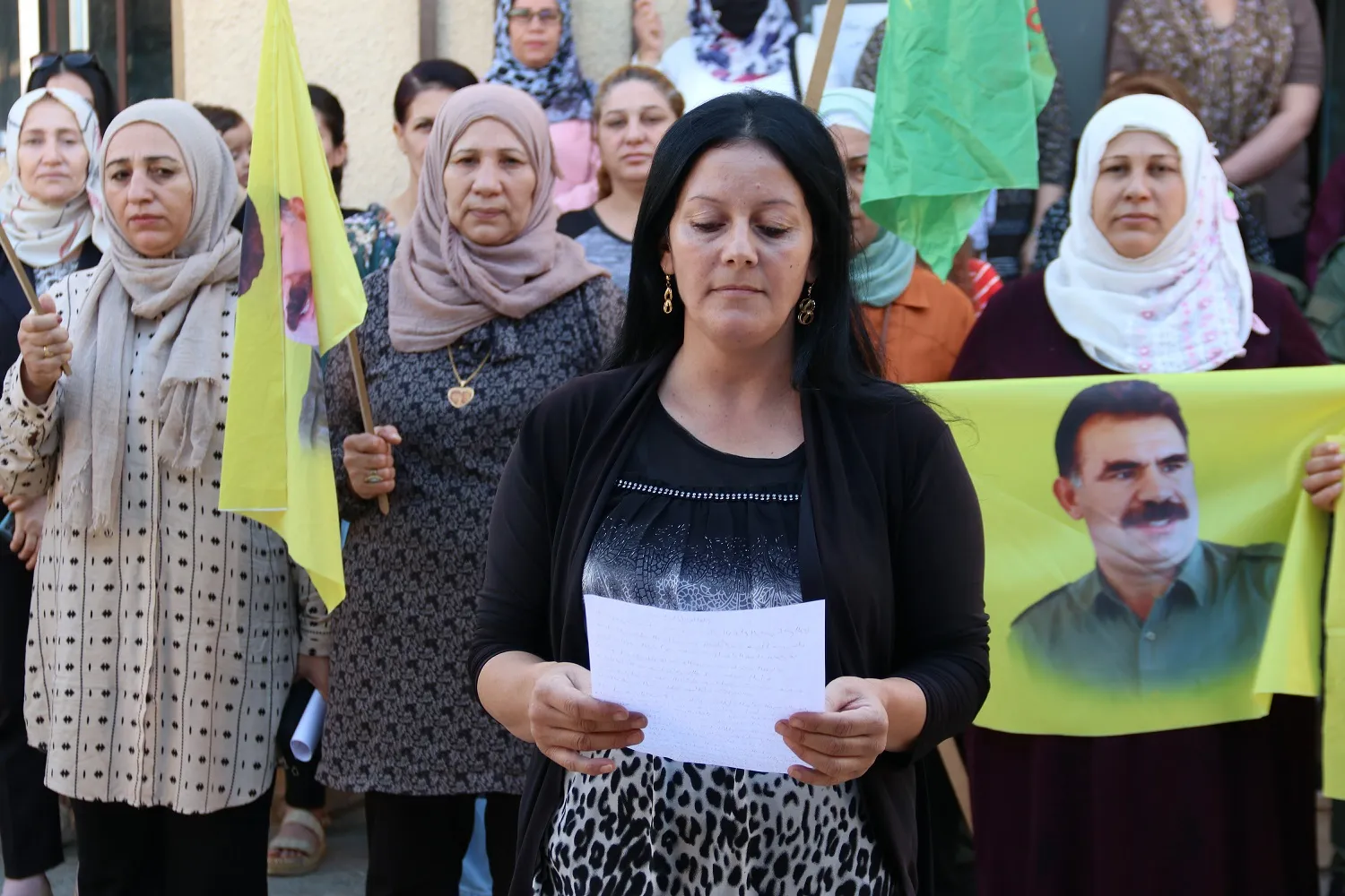 ​​​​​​​منظمات نسائية وأحزاب سياسية تدين جريمة قتل الشابة الكردية "جينا أميني"