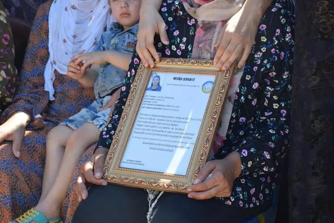 أهالي مقاطعة الحسكة يقدمون واجب العزاء لذوي الشهيدة سلافا رمضان ويؤكدون على مواصلة النضال