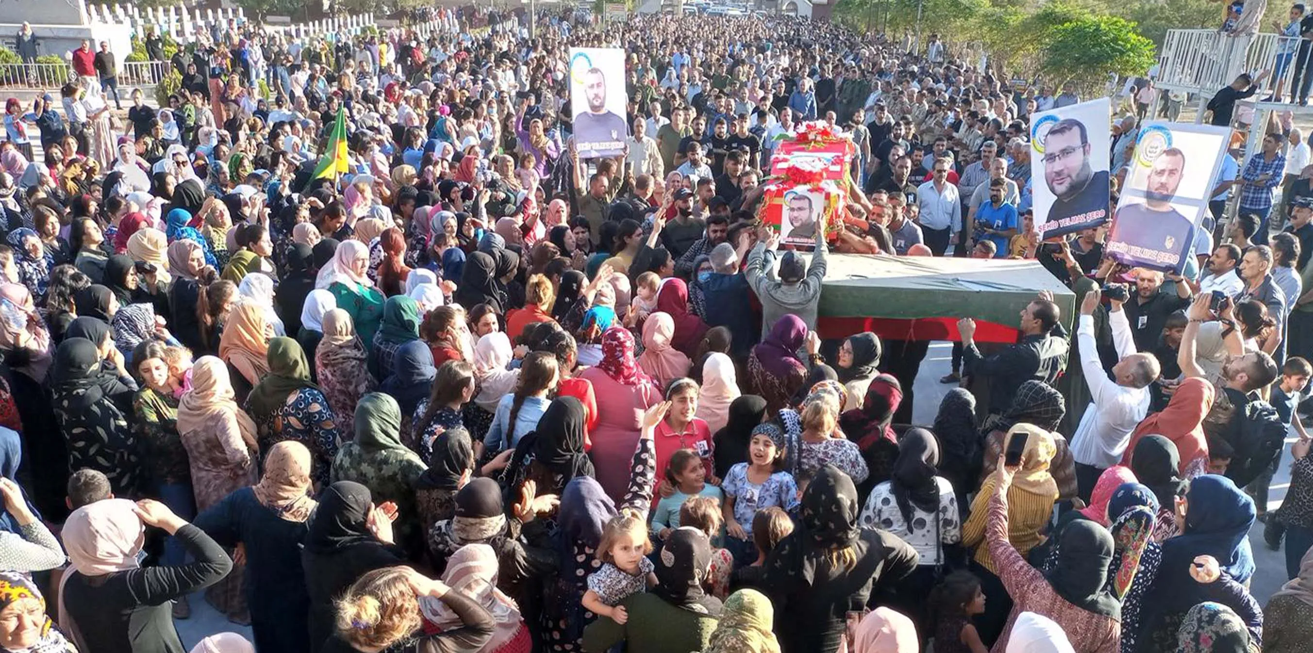 بمشاركة الالاف انطلاق مراسم تشييع الرئيسين المشتركين لمكتب شؤون العدل والإصلاح في إقليم الجزيرة