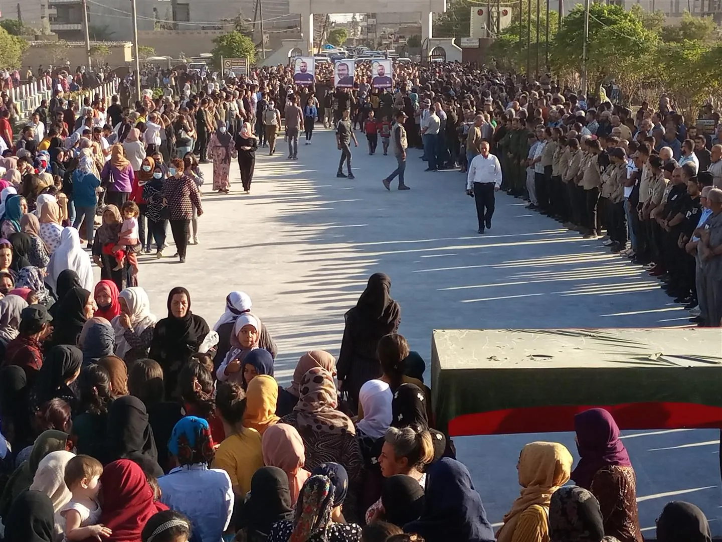 بمشاركة الالاف انطلاق مراسم تشييع الرئيسين المشتركين لمكتب شؤون العدل والإصلاح في إقليم الجزيرة