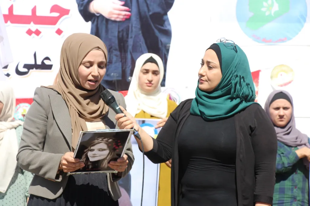 ​​​​​​​​​​​​​​​​​​​​​​​​​​​​"المرأة حياة لا تقتلوا الحياة".. مظاهرة بالسيارات احتجاجاً على جرائم قتل النساء من قبل تركيا وإيران