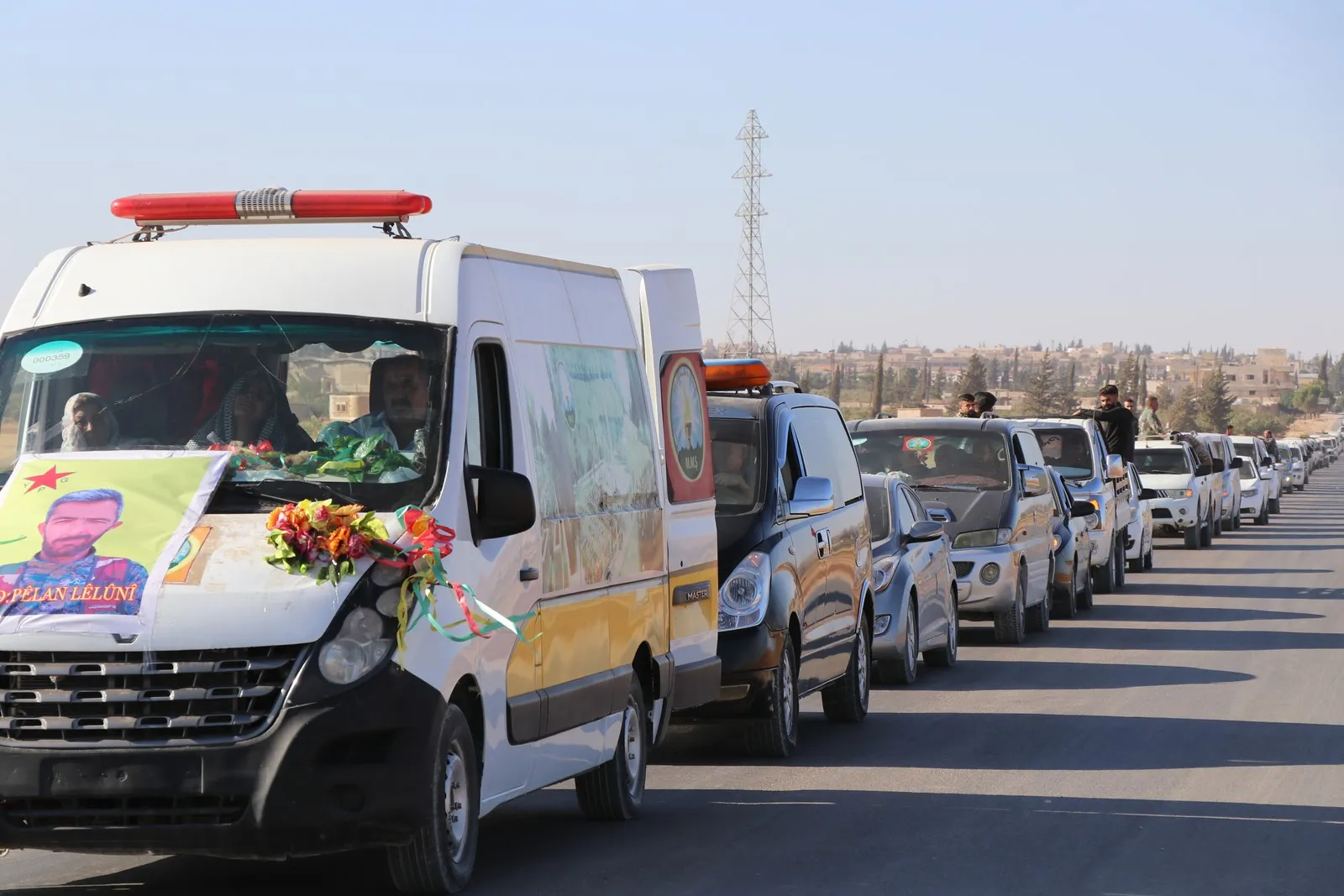 أهالي إقليم عفرين يشيّعون جثمان الشهيد بِيلان ليلوني إلى مثواه الأخير