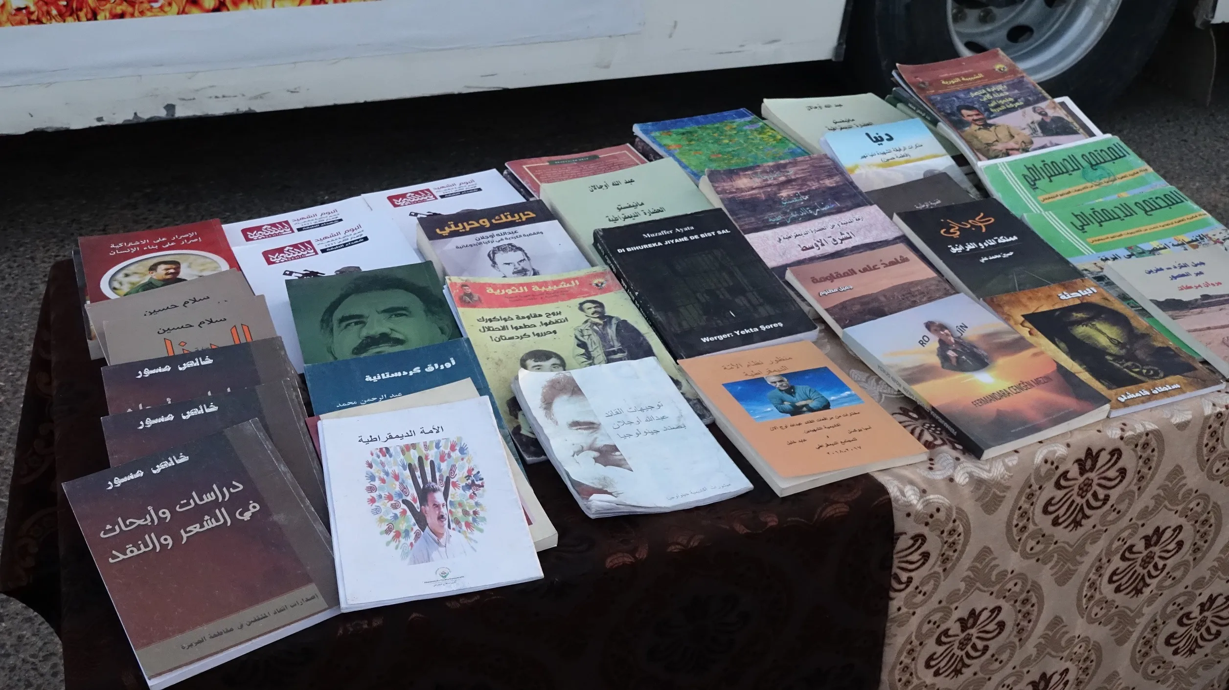  المكتبة الجوالة تختتم في الطبقة بالتأكيد على استمرار النضال لتحقيق الحرية الجسدية للقائد