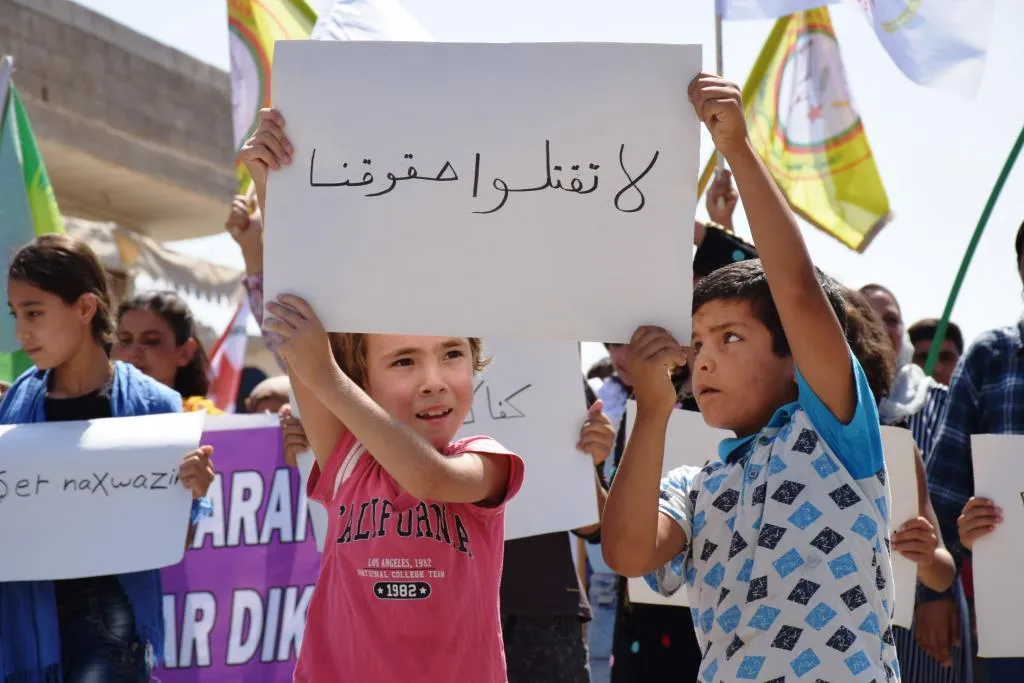 أهالي وأسر الشهداء: نطالب بإنزال أشد العقوبات بـ "بائعي الوطن" ونؤكد دعمنا لعملية "القسم"