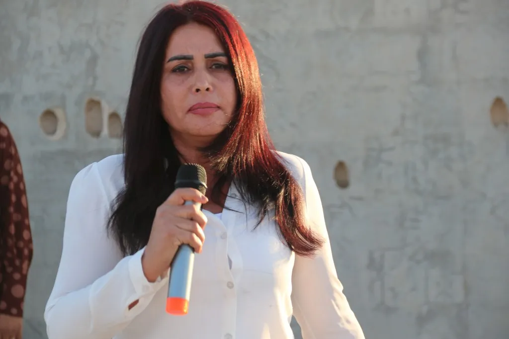 القاطنون في مخيم نوروز يتظاهرون ضد ممارسات السلطات الإيرانية