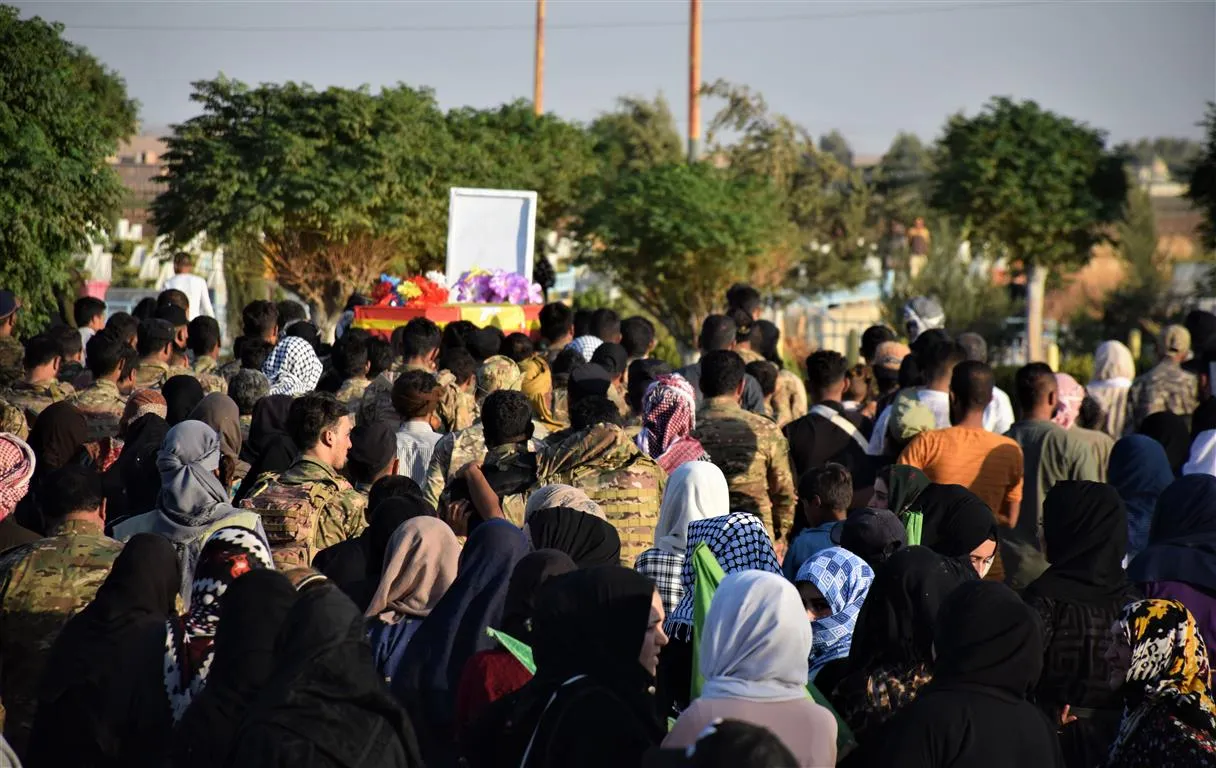 أهالي الحسكة يشيعون جثمان شهيد حملة "الإنسانية والأمن"