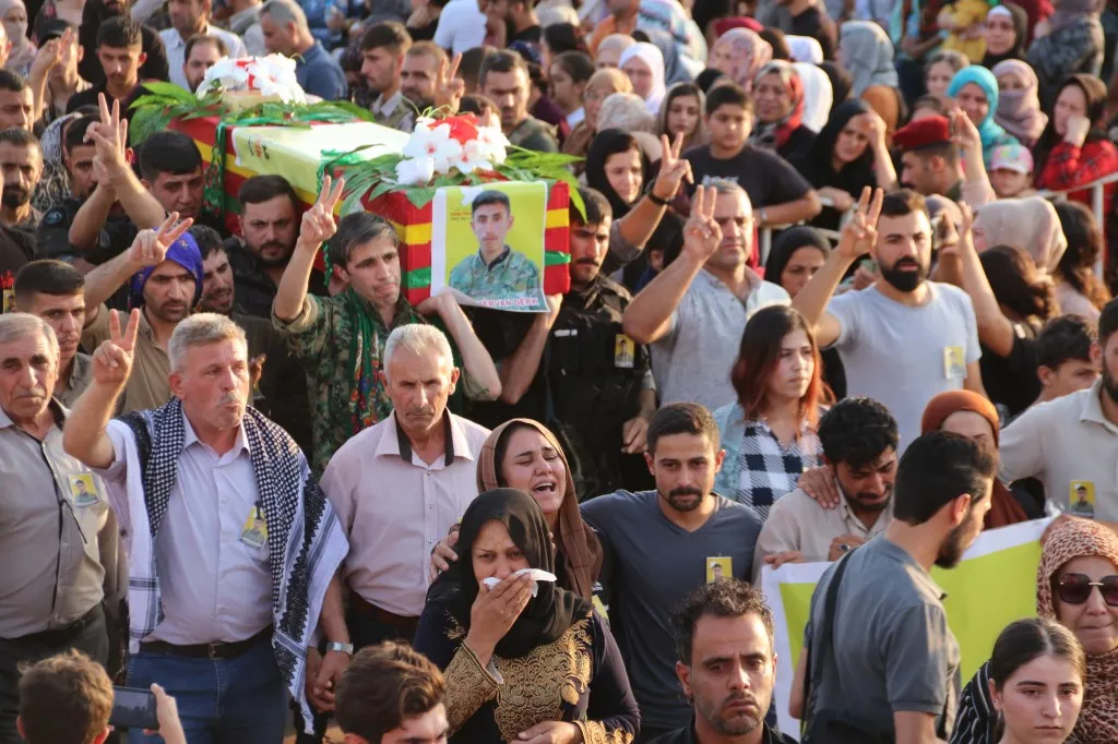 أهالي ديرك يودعون الشهيد مرفان إلى مثواه الأخير