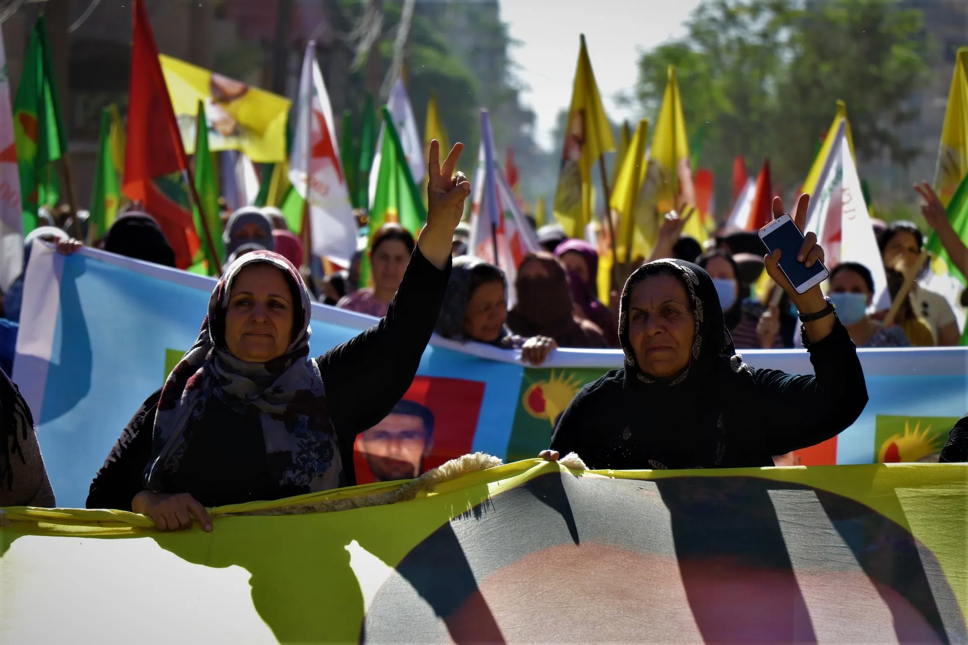 نساء شركسيات وعربيات وكرديات: لن نهاب هجمات دولة الاحتلال التركي ونقف مع قواتنا العسكرية