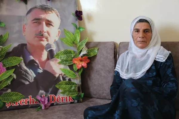 والدة الشهيد فرهاد شبلي تحض الشعب على الانتقام من العدو والانتفاض ضد الخونة