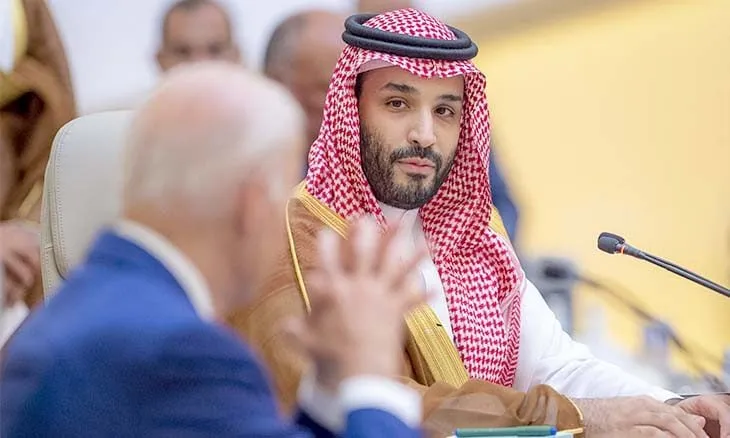 دول الخليج تسعى لتحقيق مكاسب من المعسكرين الشرقي والغربي