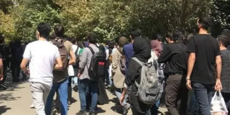 المعلمون والطلاب يواصلون احتجاجاتهم المطالبة بالحرية في إيران
